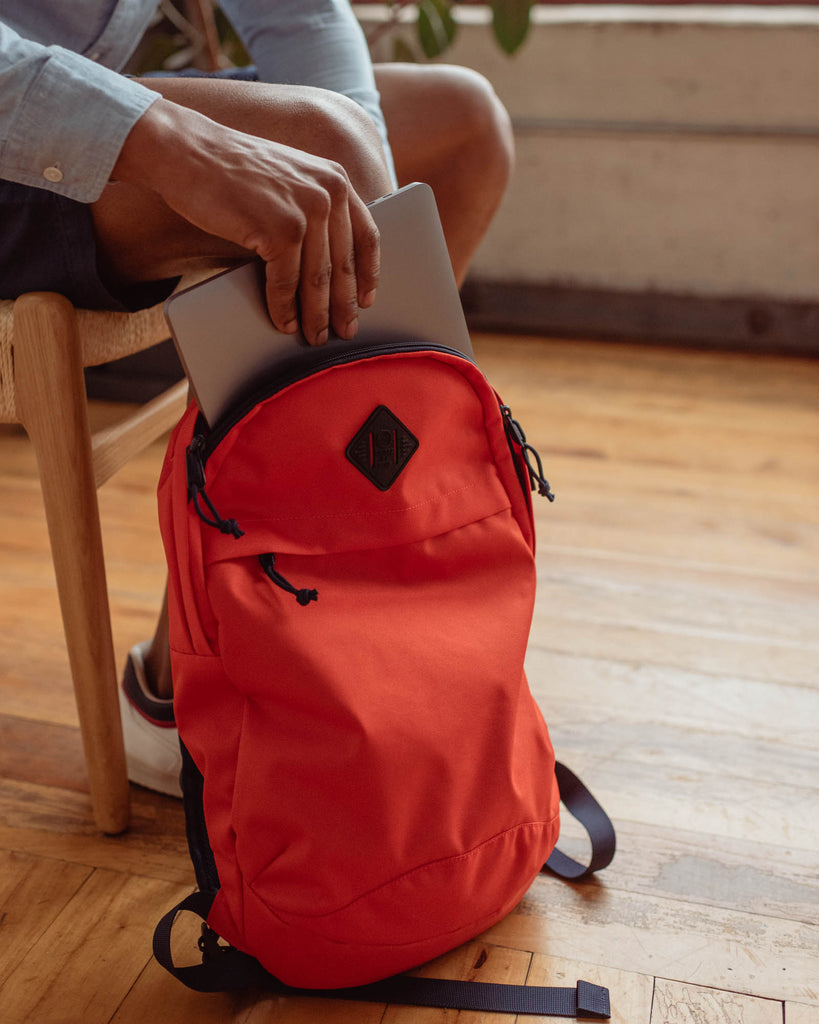 15L Commuter Backpack – Recycled, Water-Resistant & Vegan