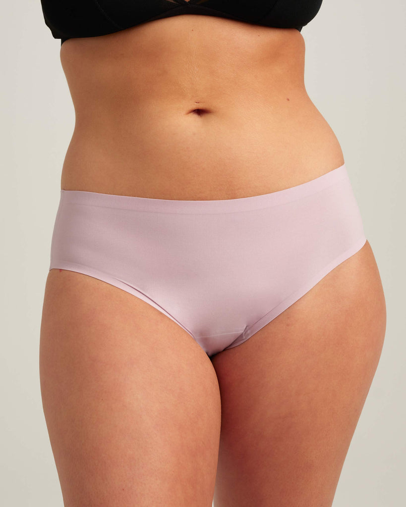 Seamless Leakproof Briefs – Invisible Comfort & Heavy Flow Protection