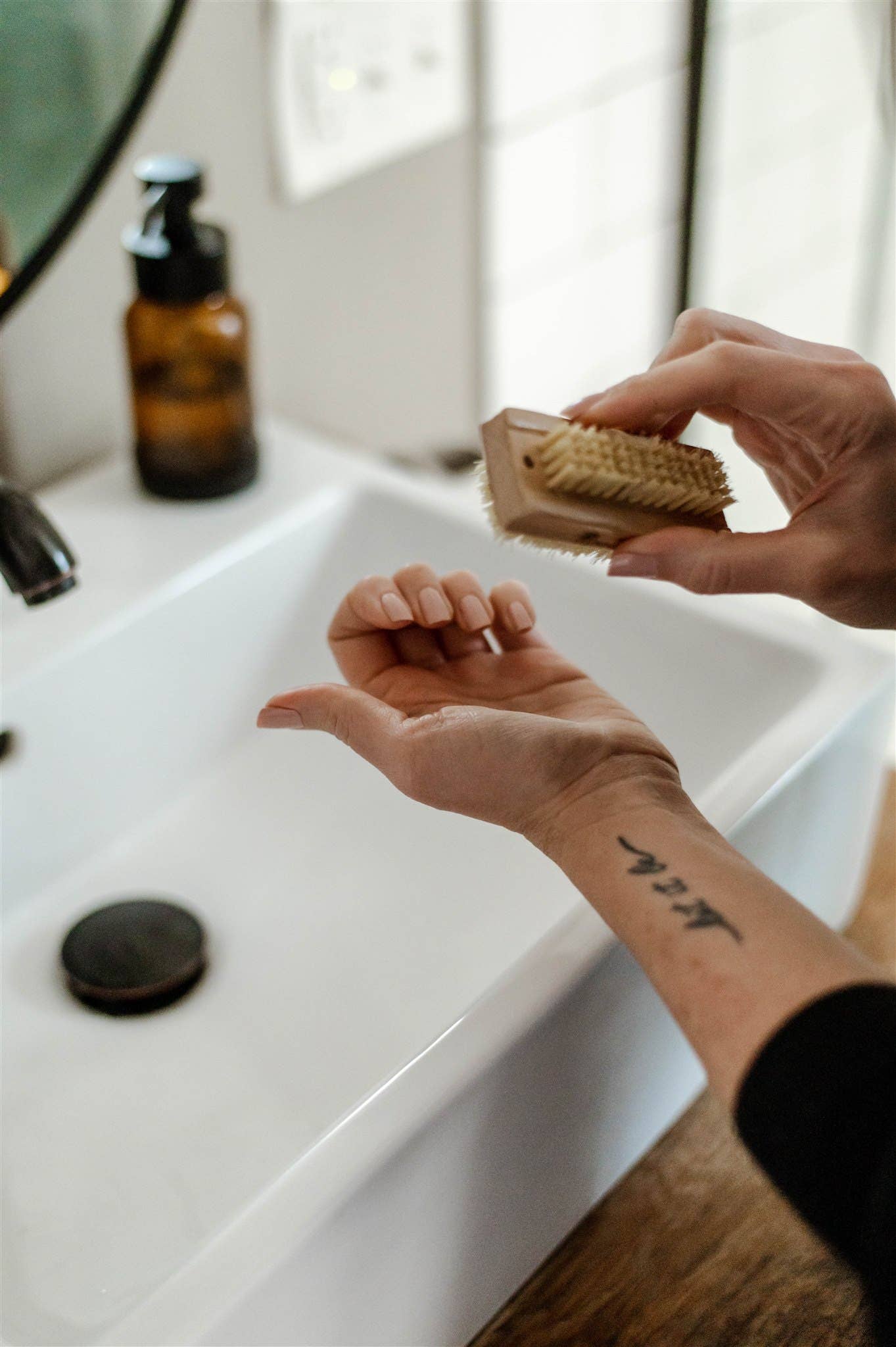 Me Mother Earth - Eco-Friendly Vegan Wood Nail Brush