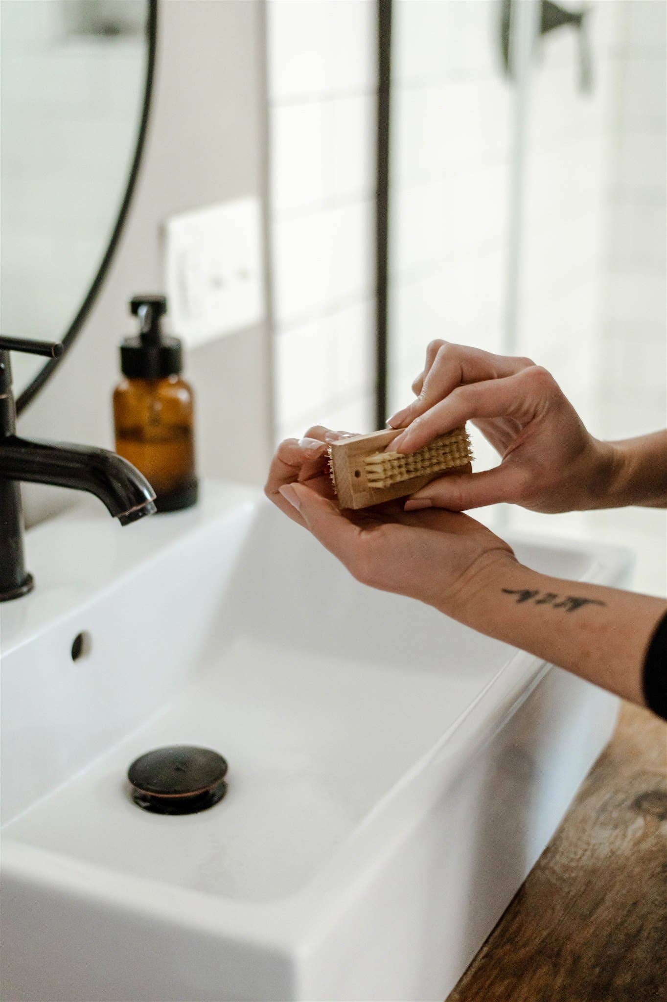 Me Mother Earth - Eco-Friendly Vegan Wood Nail Brush