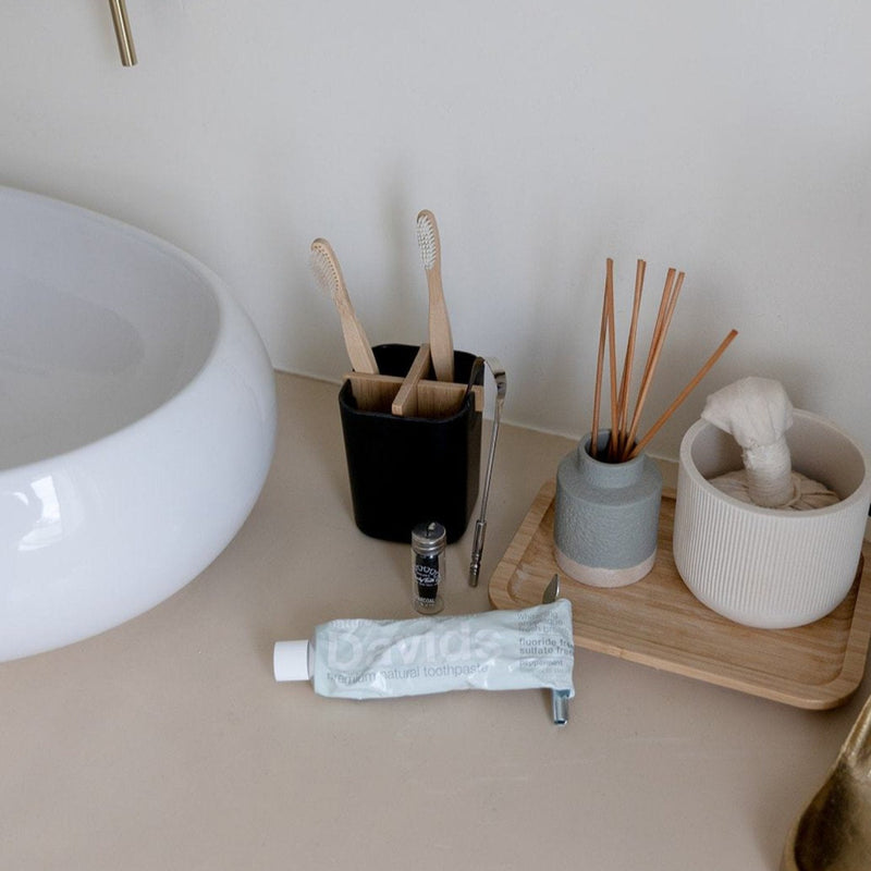 Brush Holder – Bamboo Fiber & Corn Starch | Plastic-Free Toothbrush Holder in White or Black
