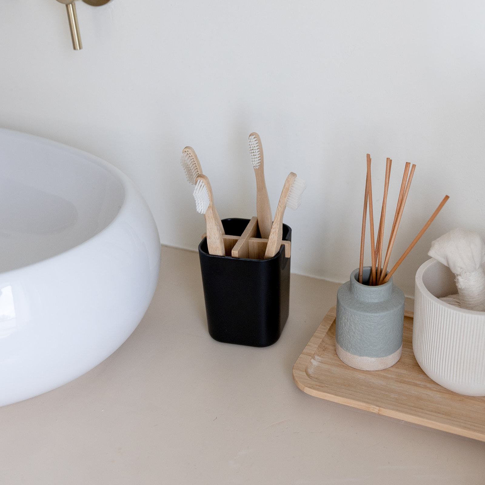 Brush Holder – Bamboo Fiber &amp; Corn Starch | Plastic-Free Toothbrush Holder in White or Black