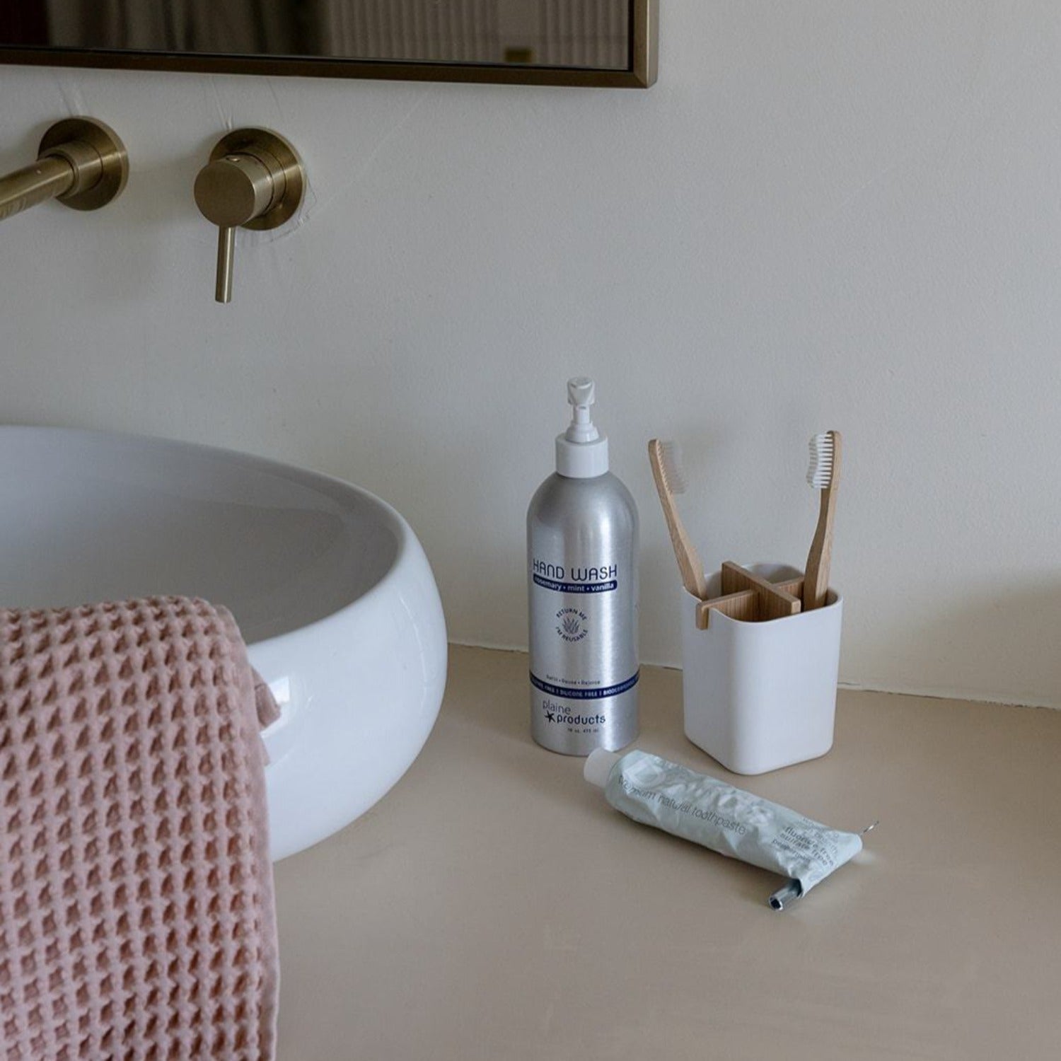 Brush Holder – Bamboo Fiber &amp; Corn Starch | Plastic-Free Toothbrush Holder in White or Black