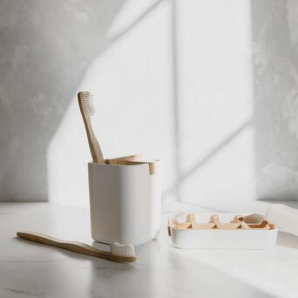 Brush Holder & Soap Dish Bundle – Bamboo Fiber & Cornstarch | Plastic-Free Bathroom Set in White or Black