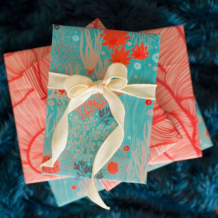  recycled and recyclable gift wrapping pape